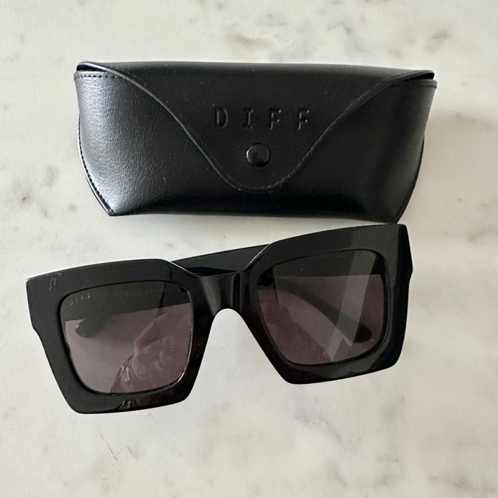 DIFF Eyewear Dani Black Square Sunglasses